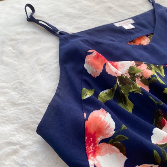 NWOT Target Sleeveless Floral Romper Size Large - Picture 7 of 16